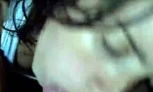 Video oral yang luar biasa dari si nakal remaja yang menggunakan mulutnya yang cantik