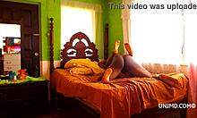 Černá americká teenka je ovládána svým šéfem v domácím porno videu